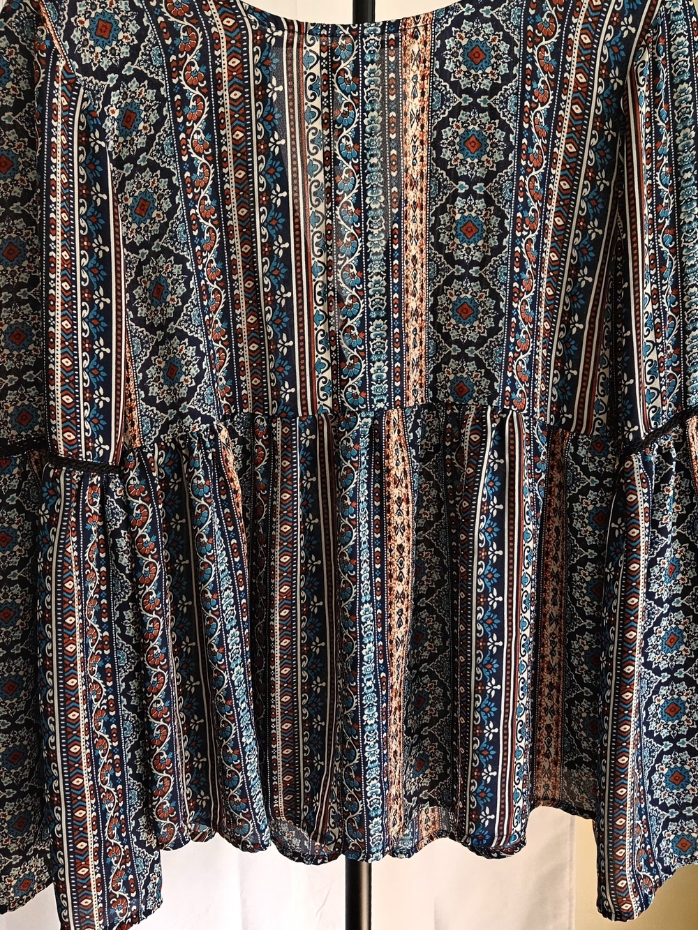 ​Cielo Boho Geometric Pattern Babydoll Blouse Size S Long Bell Sleeve Keyhole - Picture 6 of 12